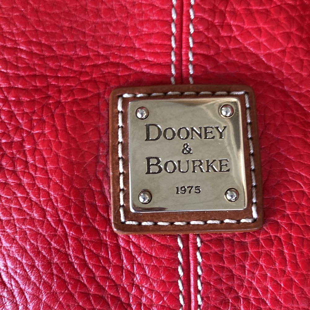 DOONEY & BOURKE RED PEBBLED LEATHER SHOULDER BAG/HOBO PURSE. 2 ZIPPERED POCKETS - Picture 4 of 16